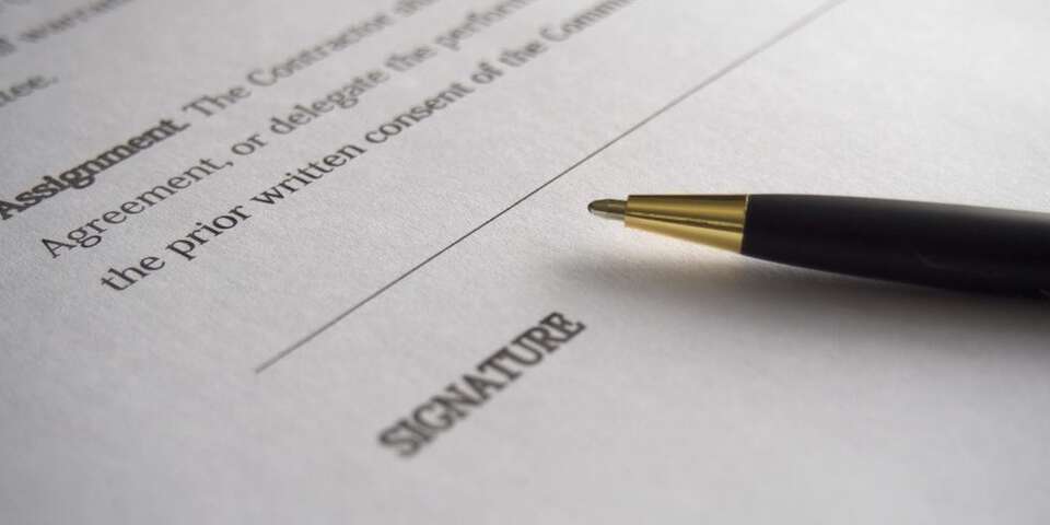 pen and contract