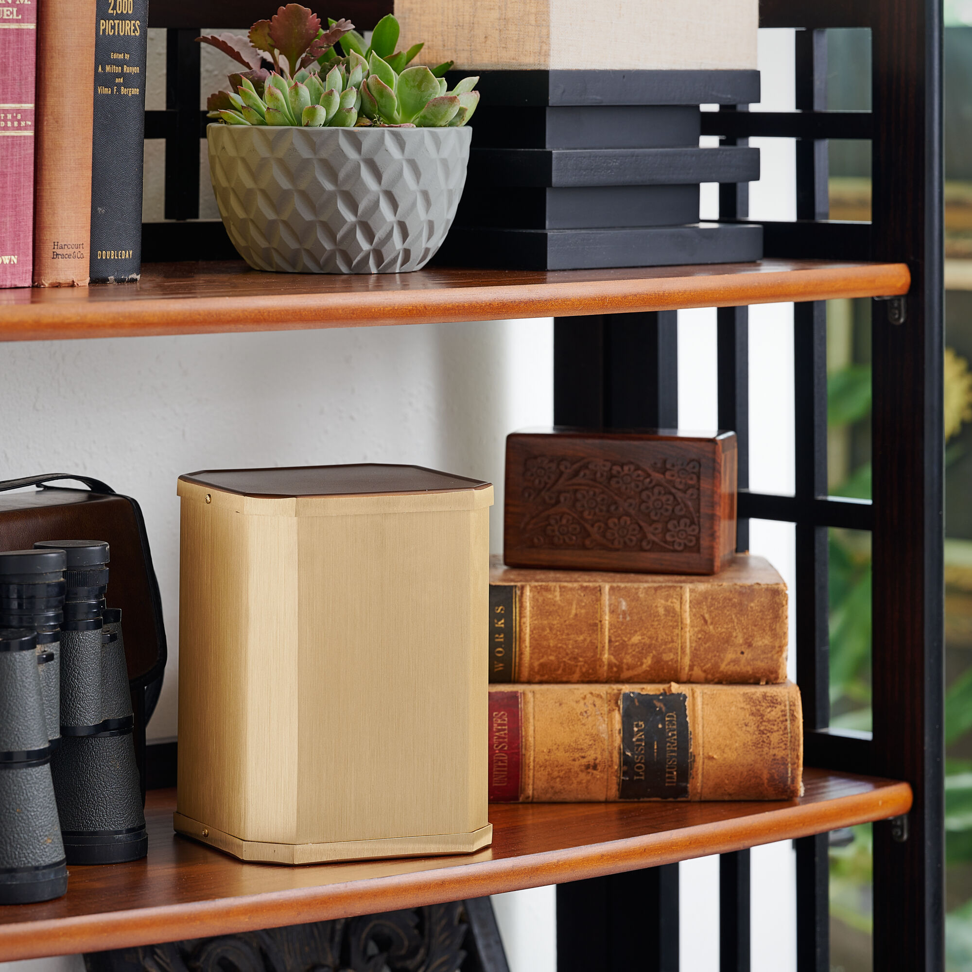 Classic Urn  large image number 5