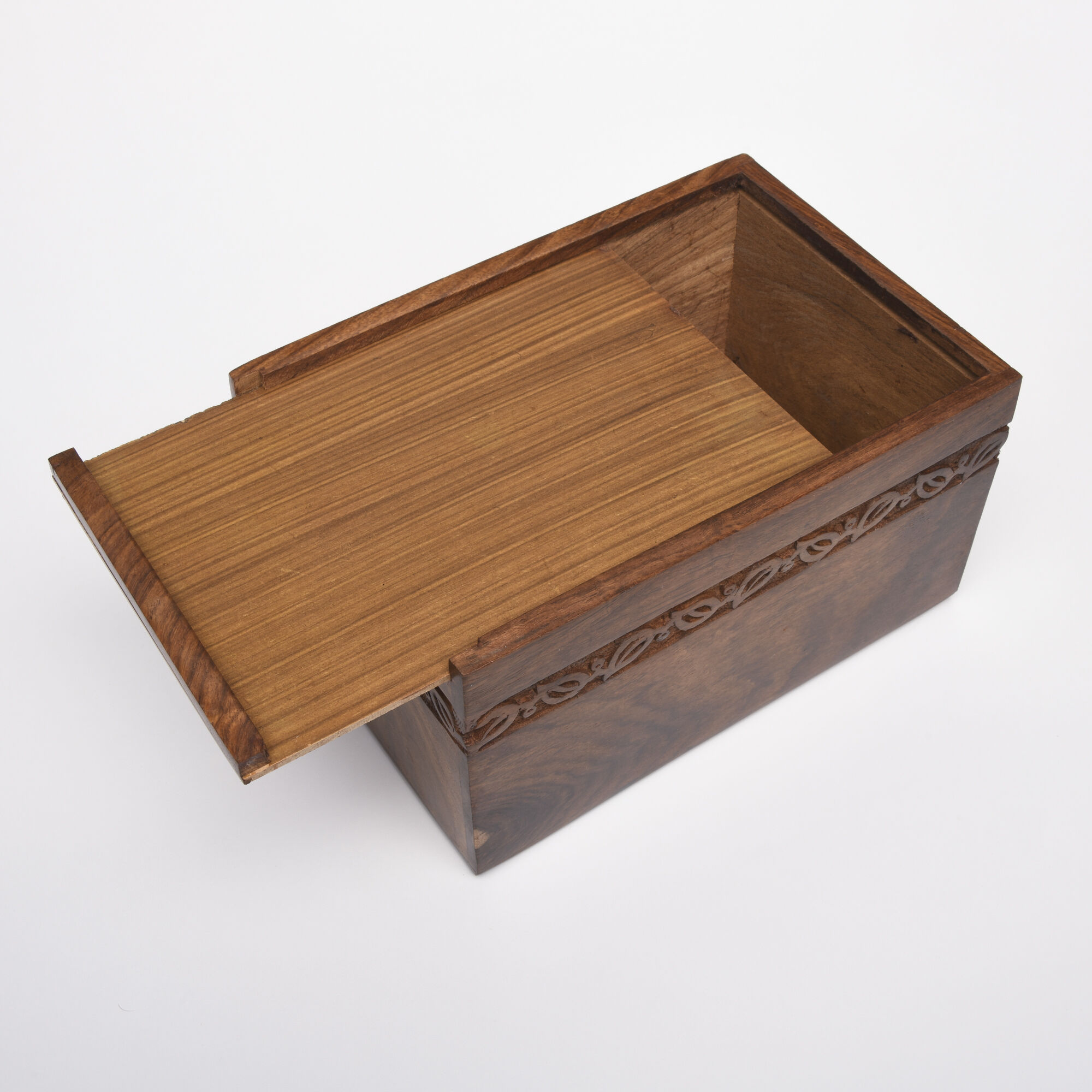 Rosewood Border Memorial Urn image number 6