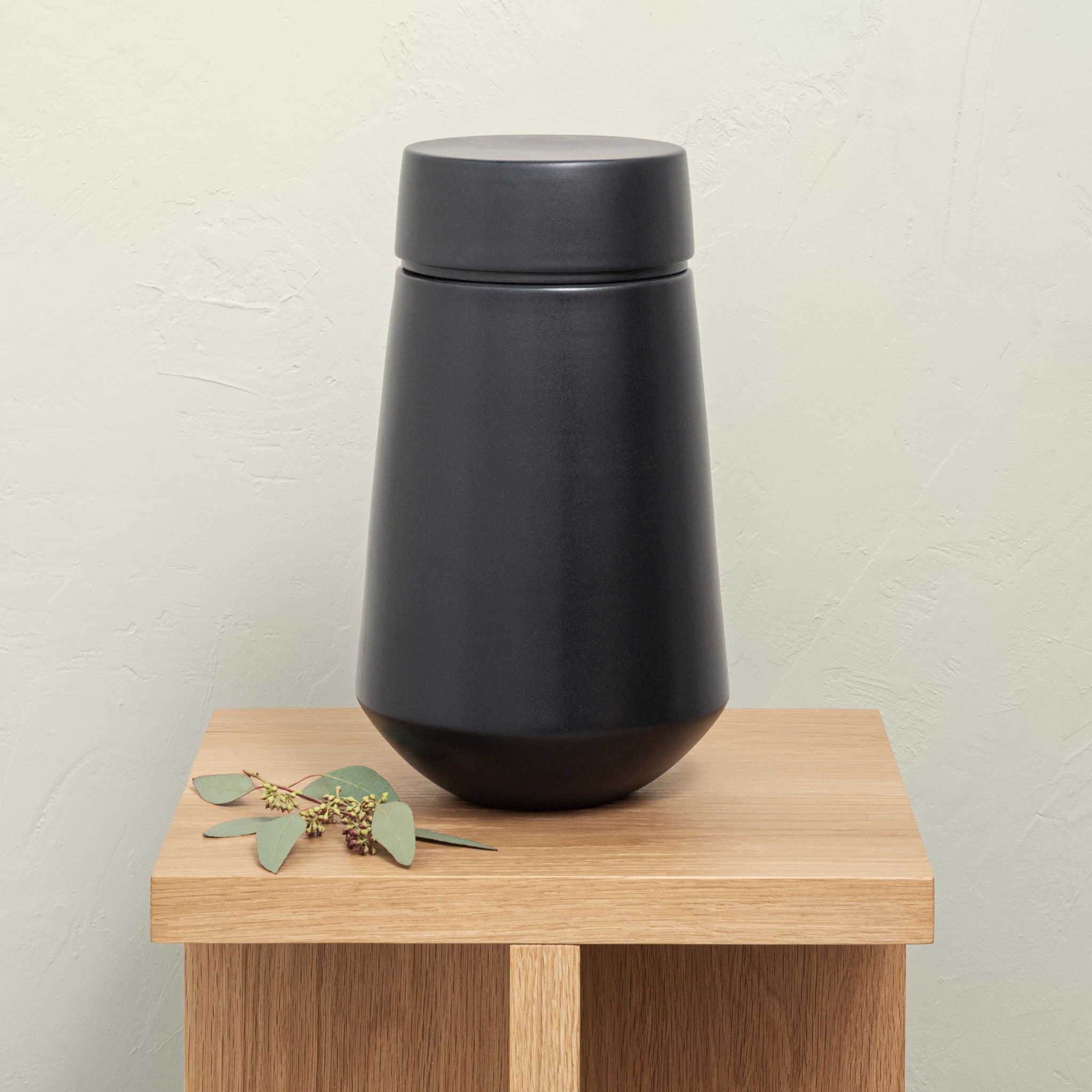 Aegis Cremation Urn - Black image number 3