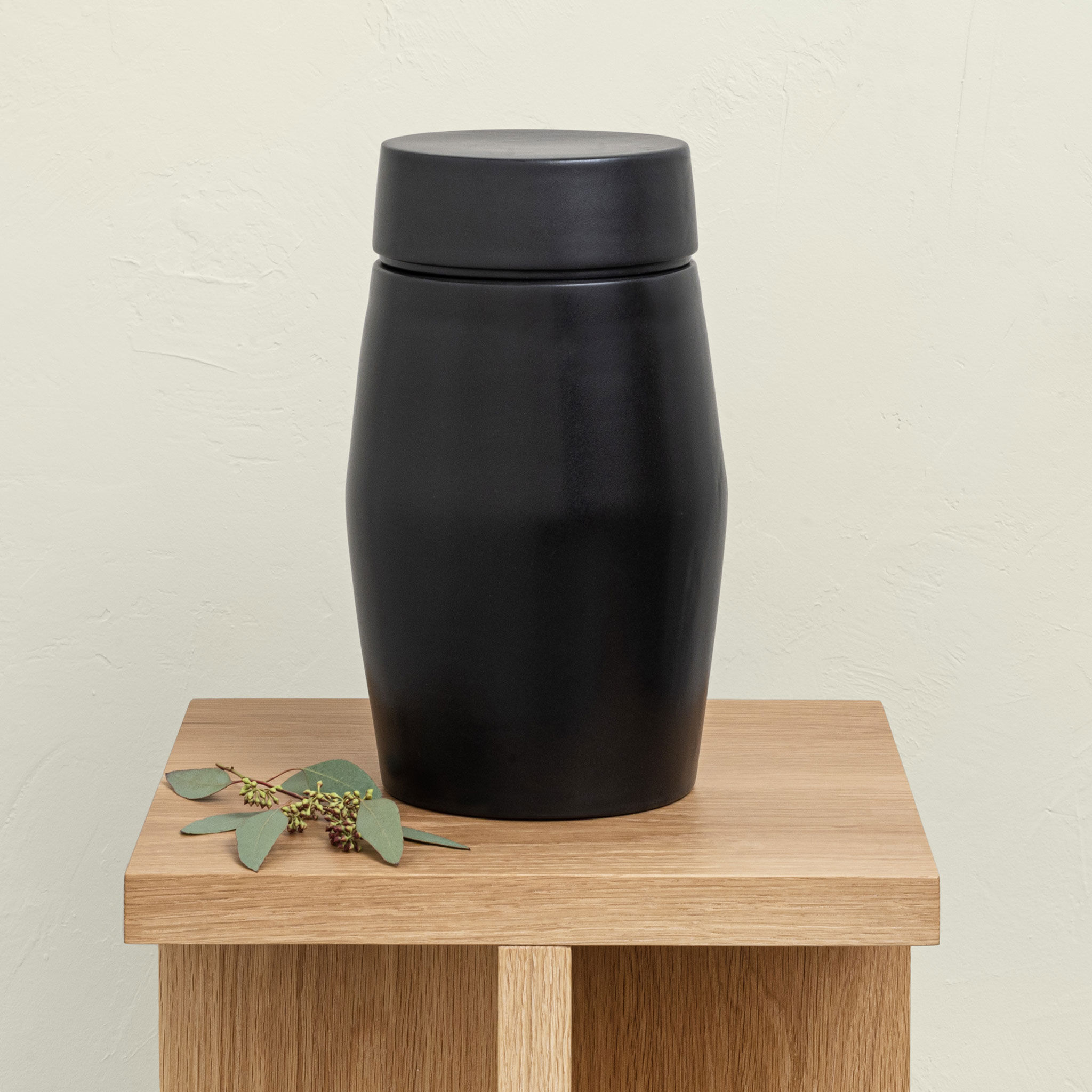 Epoch Cremation Urn - Black image number 2