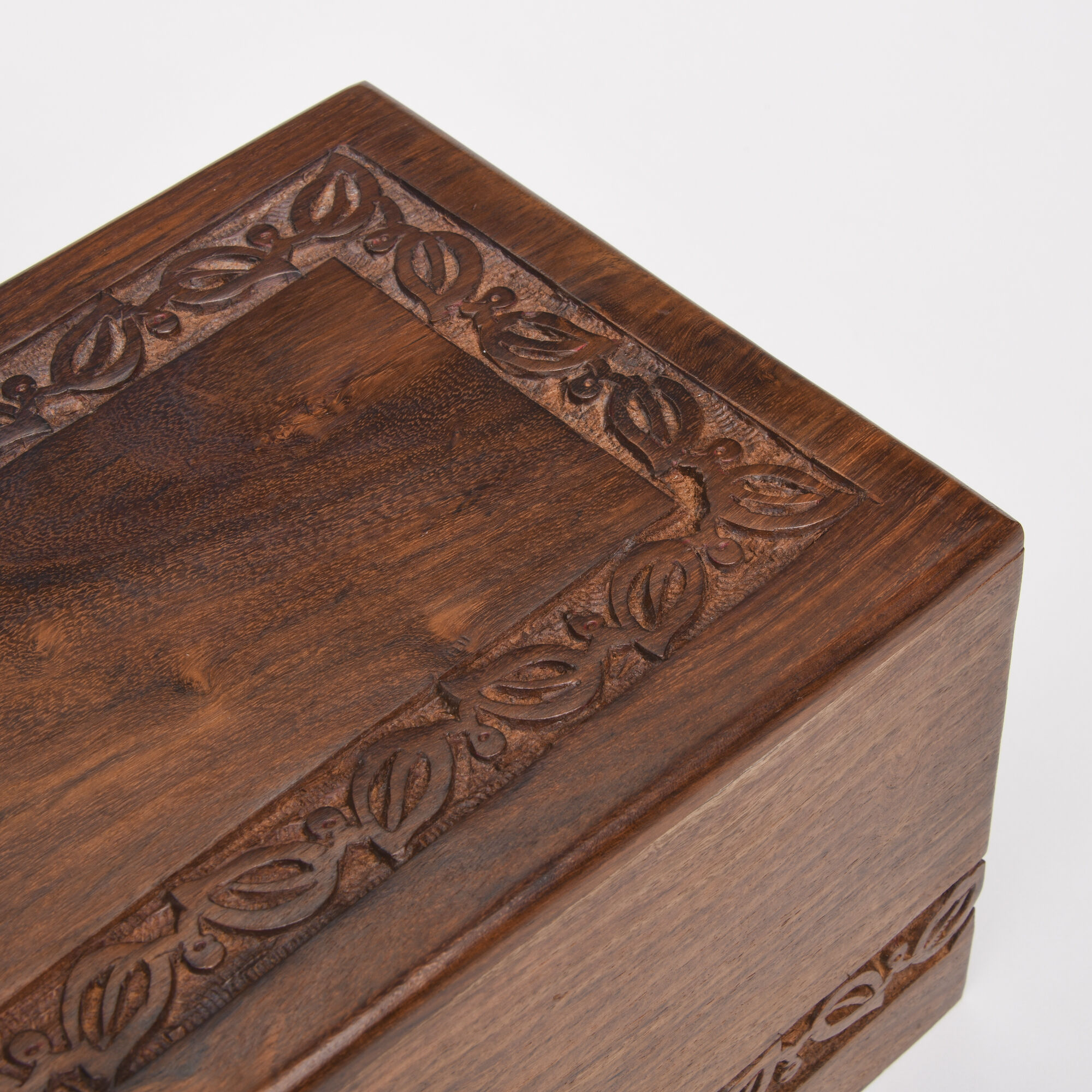 Rosewood Border Memorial Urn image number 4